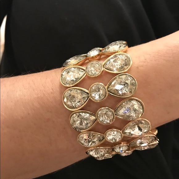 NEW GORGEOUS & STYLISH Rhinestone Gold Bracelet! - Picture 3 of 7